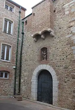 L'entrée de l'église