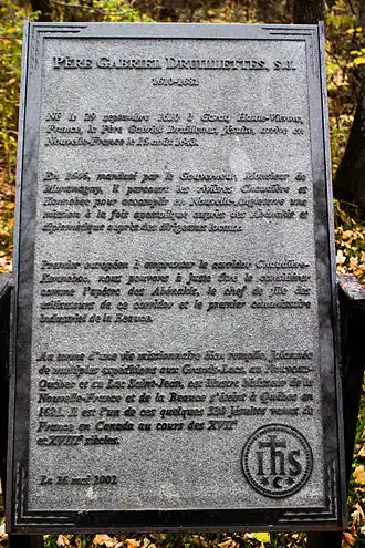 Plaque commémorant le passage du Père Druillette sur la rivière Chaudière près des rapides du Diable.