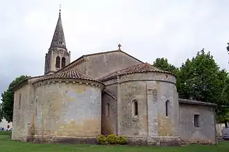 Chevet et absidioles de l'église Saint-Louis (mai 2012).