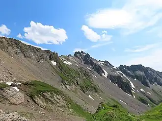 Le roc de la Charbonnière depuis la face ouest de la Pierra Menta au nord.