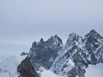 La roche Méane depuis le dôme de Puy Salié au nord-ouest.