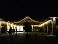 Anciennes halles illuminées.