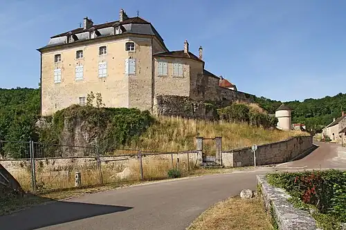 L'ancien château proche du nouveau.
