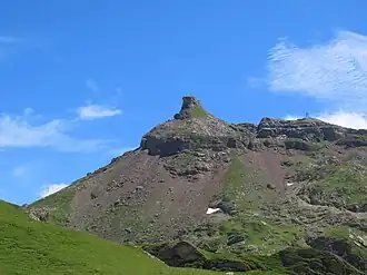 Le rocher du Bonhomme depuis les aiguilles de la Pennaz à l'ouest.