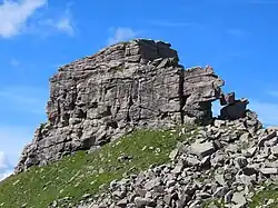 Le rocher du Bonhomme formé de Grès Singuliers.