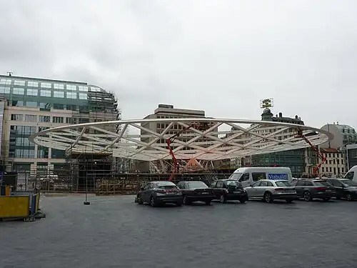 L'auvent en construction en 2015.