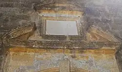 Inscription commémorative au-dessus du portailA S DENIS -Rognes Préservé de la peste -1720.