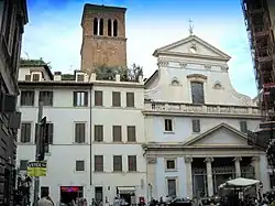 Vue de l'ensemble, avec le petit campanile roman.