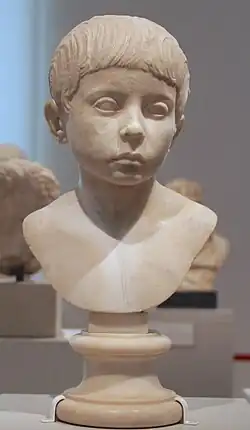 Portrait de garçon. Marbre de Carrare. H. 33&nbsp;cm. Vers 100 EC. Altes Museum