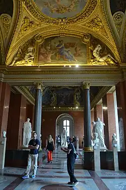 Vue générale du salon