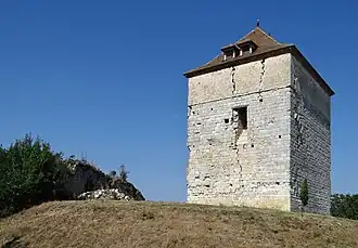 Donjon du château de Roquefort.