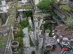 Vue du haut des allées du jardin