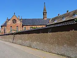 Couvent de bénédictines de l'Adoration Perpétuelle du Saint-Sacrement.