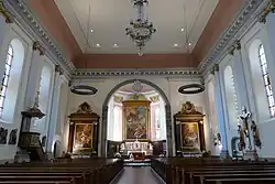 Vue intérieure de la nefvers le chœur.