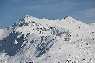 La Bella Tola, à droite, avec le Rothorn à gauche.