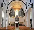 Nef et orgue de tribune.