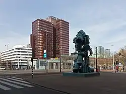 Sculpture sur la place