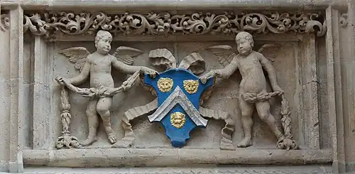 Les armoiries des seigneurs de Bourgtheroulde.