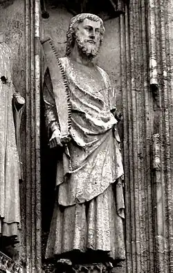 Statue d'un bûcheron à la cathédrale Notre-Dame de Rouen