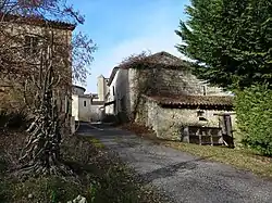 Entrée est du village.