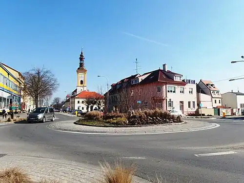Rond point à Rousínov.
