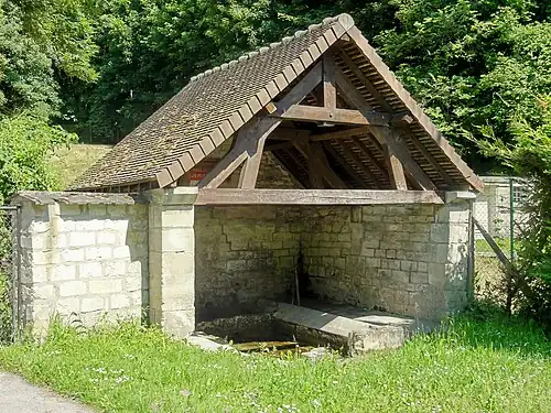 Lavoir, rue de Mello.