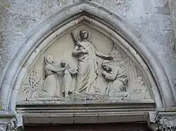L'église, relief du tympan.