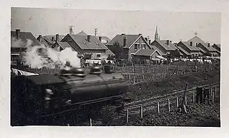 La cité et la voie ferrée, dans les années 1950.