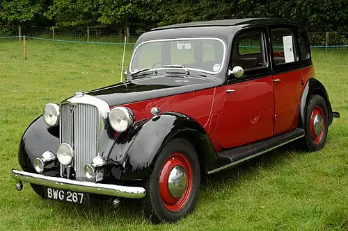 Une automobile ancienne.