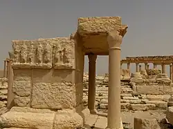 Vestiges de l'enceinte à colonnade du temenos du sanctuaire de Nabû.