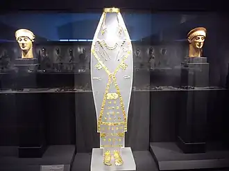 Bijoux en or et ornements de vêtements d'une reine macédonienne à Aigai