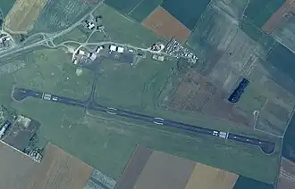 Aérodrome de Royan le 09 juillet 1999 avec la piste renommée 10/28.