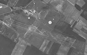 Aérodrome de Royan le 21 avril 1974 avec ses deux pistes en herbe.