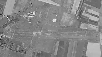 Aérodrome de Royan le 27 octobre 1973 avec ses deux pistes en herbe.