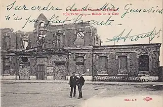 Carte postale ancienne montrant le second bâtiment voyageurs, partiellement ruiné.