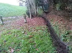 Le ru des Godets dans l'espace vert des Tuileries à Verrières.