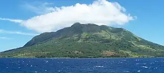 Vue de Ruang depuis Tagulandang.