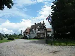 Dépendances, à gauche.