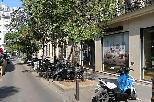 Côté des numéros impairs.