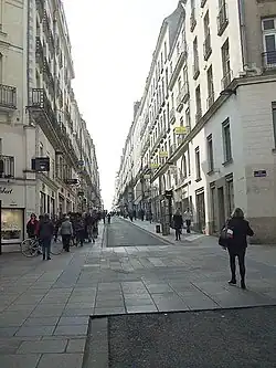 Rue Crébillon, typique du XIXe&nbsp;siècle.
