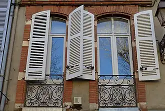 no&nbsp;7 : détail des fenêtres et des ferronneries.