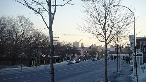 Description de l'image Rue Hochelaga, Montréal, Canada (vue de Métro Préfontaine - 15.02.2009).jpg.