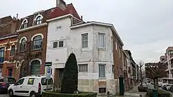 Au no&nbsp;44 : atelier d'inspiration Art Déco, conçu en 1924 par l'entrepreneur M. Haché pour le sculpteur Oscar De Clerck. L'atelier est contigu à la maison personnelle du sculpteur, bâtie à l'angle de la rue Jean-Gérard Eggerickx en 1926 et de la rue Eggerickx.