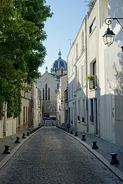 L'église vue de la rue Michal.