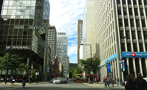 Description de l'image Rue Peel, Montréal, Québec (29955012512).jpg.