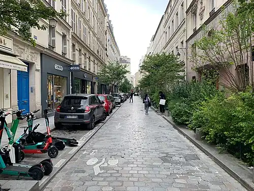 Rue des Rosiers, vue en 2021 du côté oriental, sa partie la plus récente (XIXe&nbsp;siècle).