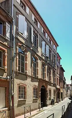 no&nbsp;18 : façade de l'hôtel d'Aigna.