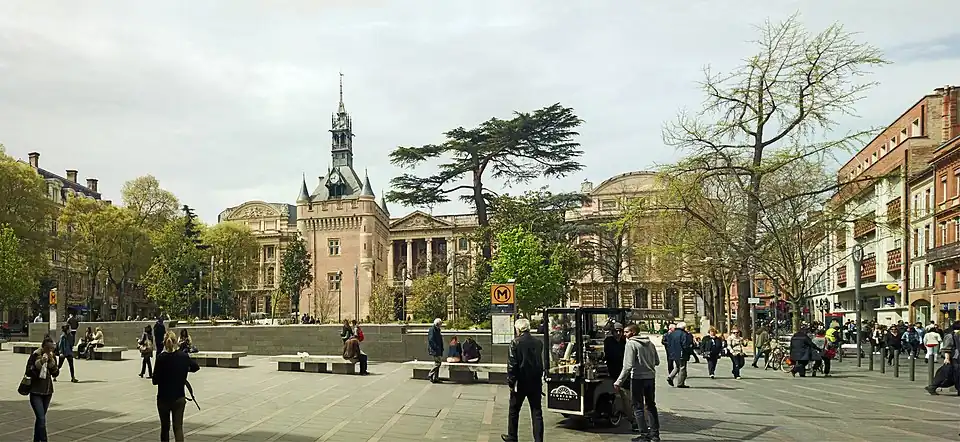 Image illustrative de l’article Square Charles-de-Gaulle