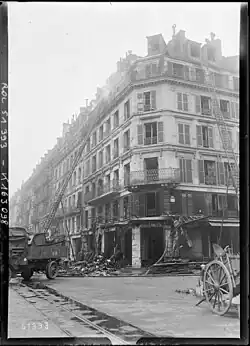 Dégâts causés à l'immeuble situé à l'angle des rues Pavée et de Rivoli après le bombardement du 12 avril 1918