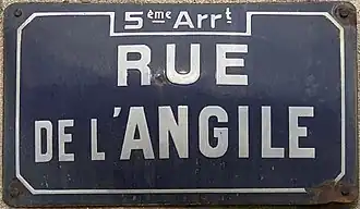 Voir la plaque.